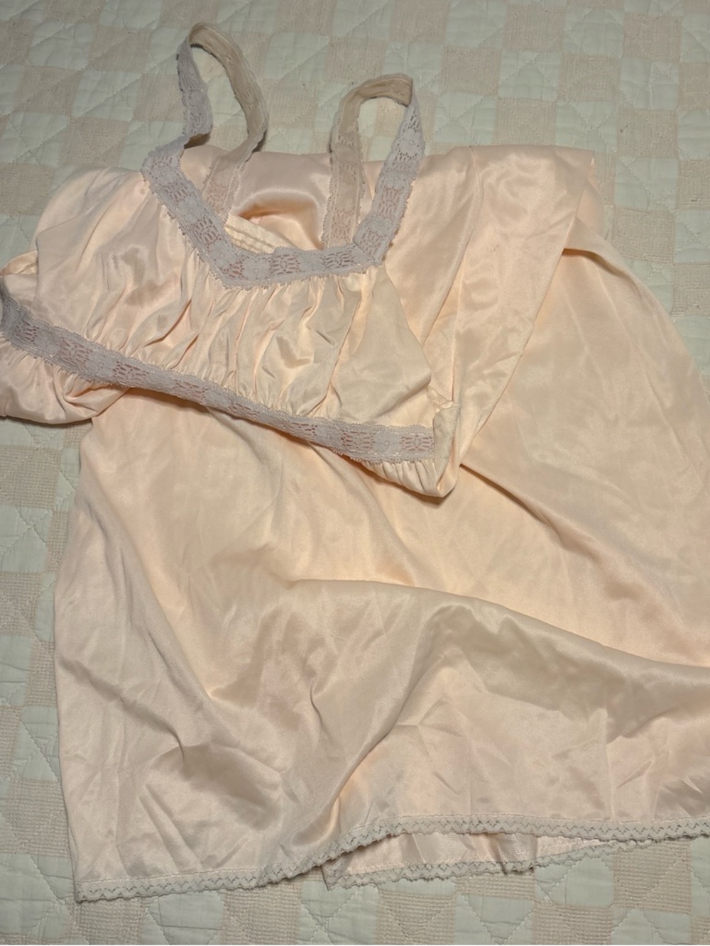 Women’s Lace-Trim Satin Chemise - Cream peach vintage